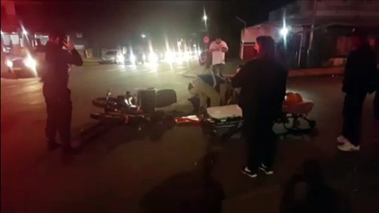 Siate socorre motociclista ferido em batida de trânsito na Rua Ipanema, no Periolo