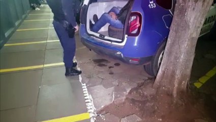 Homem descumpre medida protetiva e acaba preso de acordo com a Lei Maria da Penha no Santa Felicidade