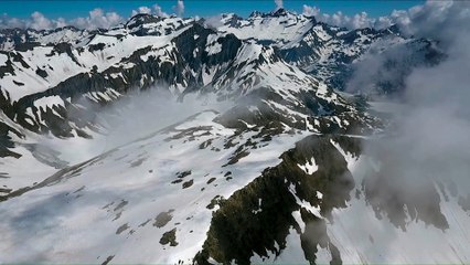 Discover the Stunning Beauty of Mountains and Glaciers 🏔️