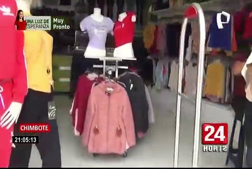 Chimbote: cámara capta a sujetos robando sacos de ropa valorizada en 25 mil soles