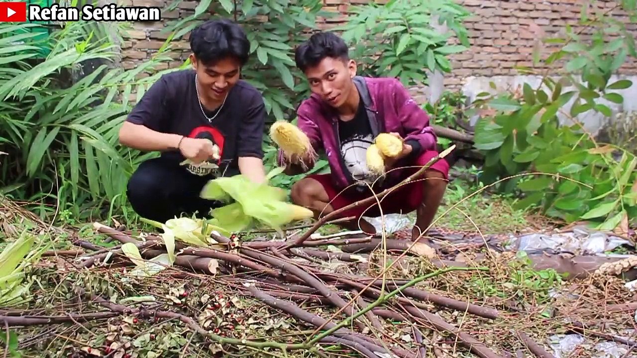 MAKAN JAGUNG BAKAR DI TENGAH HUTANl REVIEW MASAK JAGUNG BAKAR