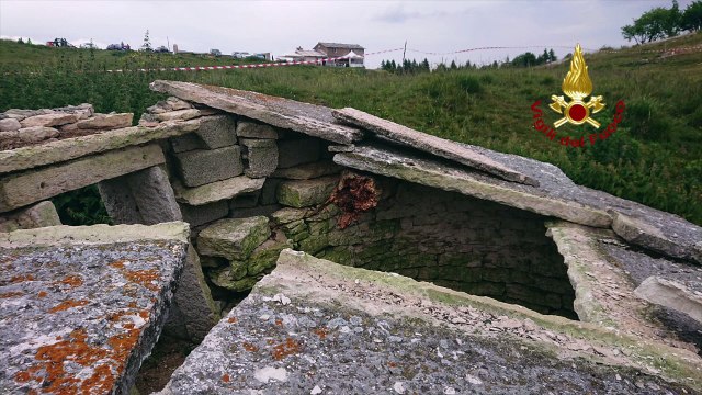 Bambini giocano sul tetto, due morti dopo crollo nel veronese