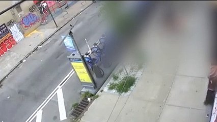 İşte övgüyle bahsedilen o meşhur yozlaşmış ABD! Sokak ortasında kadına tecavüz girişimi