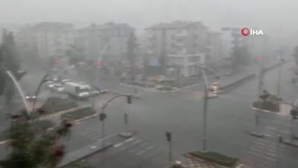 Tokat'ta sağanak yağış hayatı olumsuz etkiledi