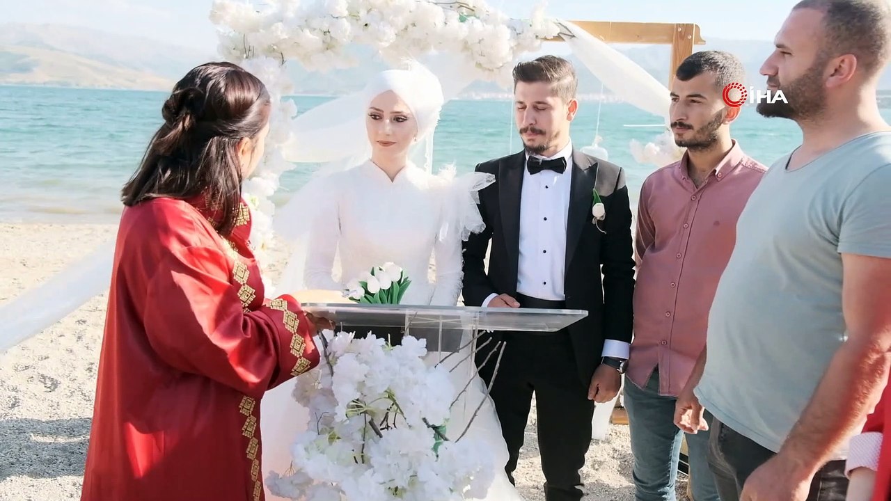 NASA’nın gözdesi Van Gölü gelin ve damatların uğrak yeri oldu