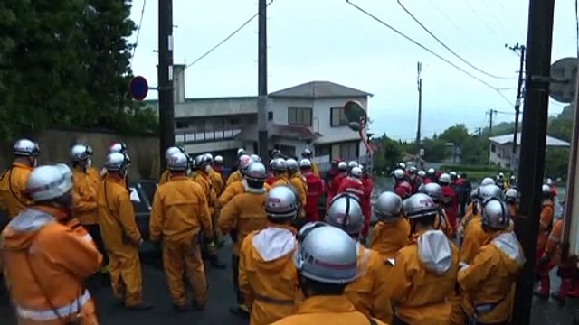 تواصل البحث تحت المطر عن ناجين بعد كارثة انزلاق التربة في اليابان