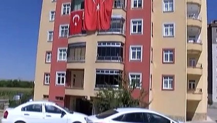 Şehit polisin evinden feryatlar yükseldi