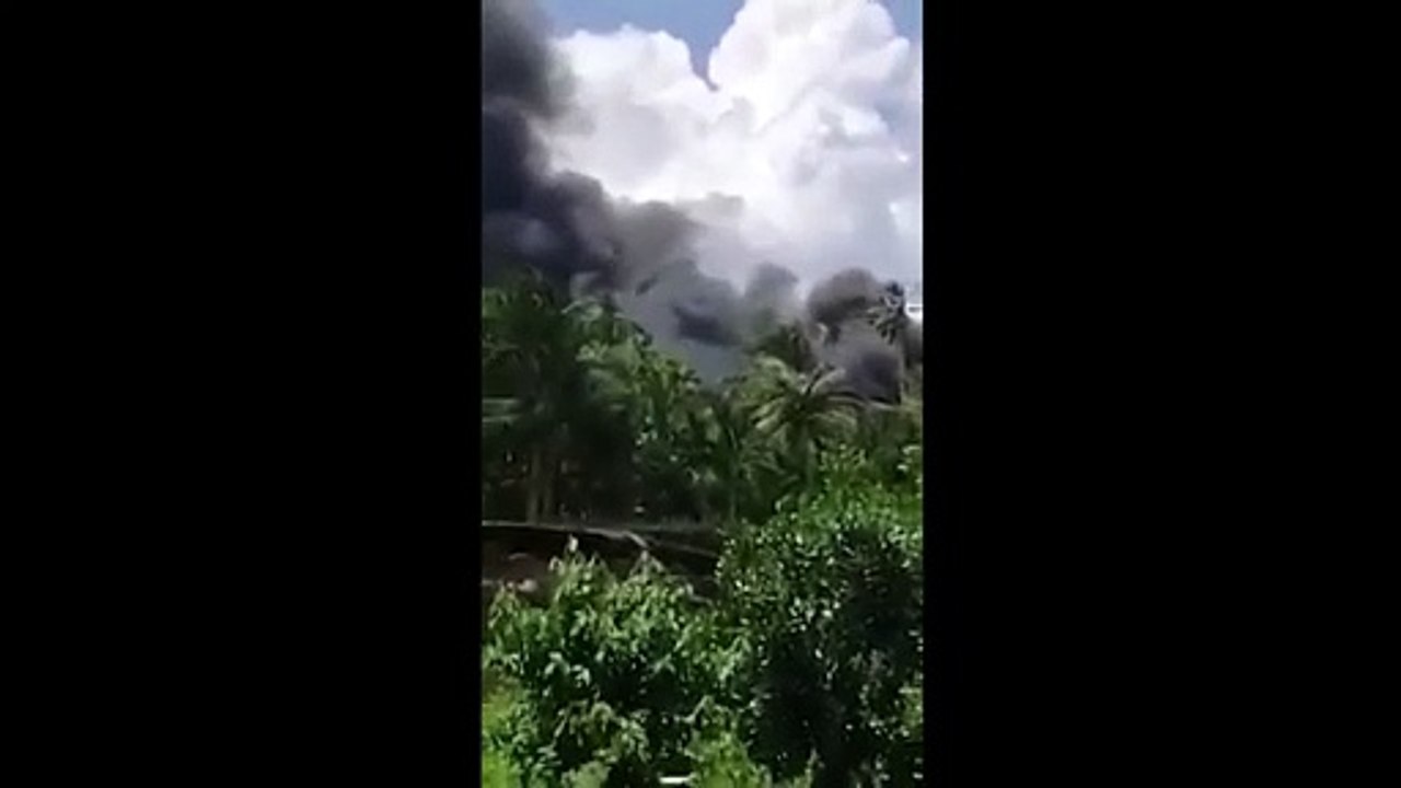 Крушение военного самолёта: десятки погибших и...