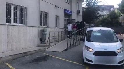 Yaramazlık yaptığını öne sürdüğü 3 yaşındaki oğlunu araçtan sarkıtan baba tutuklandı