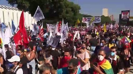 Milhares de brasileiros nas ruas pedem destituição de Bolsonaro