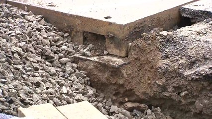 서울 암사동에서 땅 꺼짐...복구 작업 중 / YTN