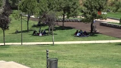 Kısıtlamasız ilk pazar gününde vatandaşlar cadde ve sokakları doldurdu