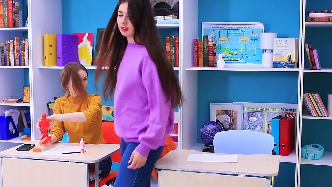 Short People Vs Tall People Problems / Funny Sister Pranks!