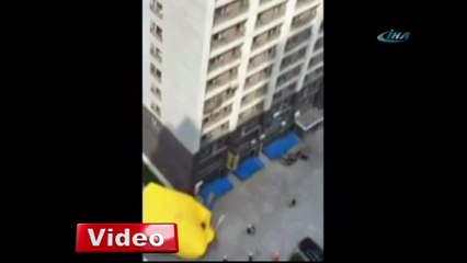 15 Katlı binadan aşağı atladı!