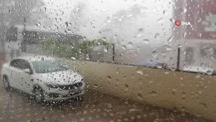 Adana'da şiddetli yağmur hayatı olumsuz etkiledi