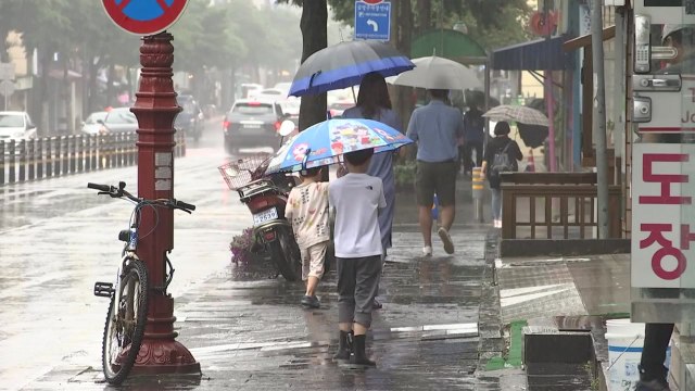 [날씨] 충청 이남 장맛비...남해안 200mm↑ 호우 / YTN