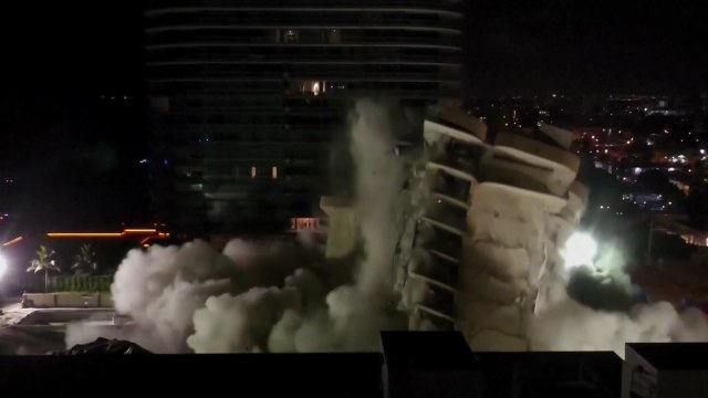 美 플로리다 붕괴 참사 아파트 남은 부분 철거 / YTN