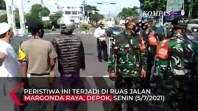 Rombongan Ambulans Pembawa Jenazah Teriaki Petugas karena Terhalang Penyekatan