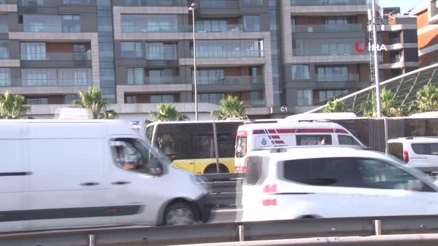 Cennet Mahallesi durağına yanaşan bir metrobüse arkadan gelen başka bir metrobüs çarptı: Çok sayıda yaralı var