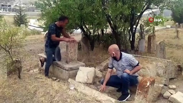 Define avcıları mezarlıkları tahrip etti