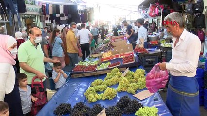 Pazar yerinde saç saça baş başa kavga!