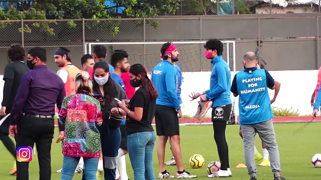 Fall In Love With Ranbir Kapoor's Hotness At Celebrity Football Match