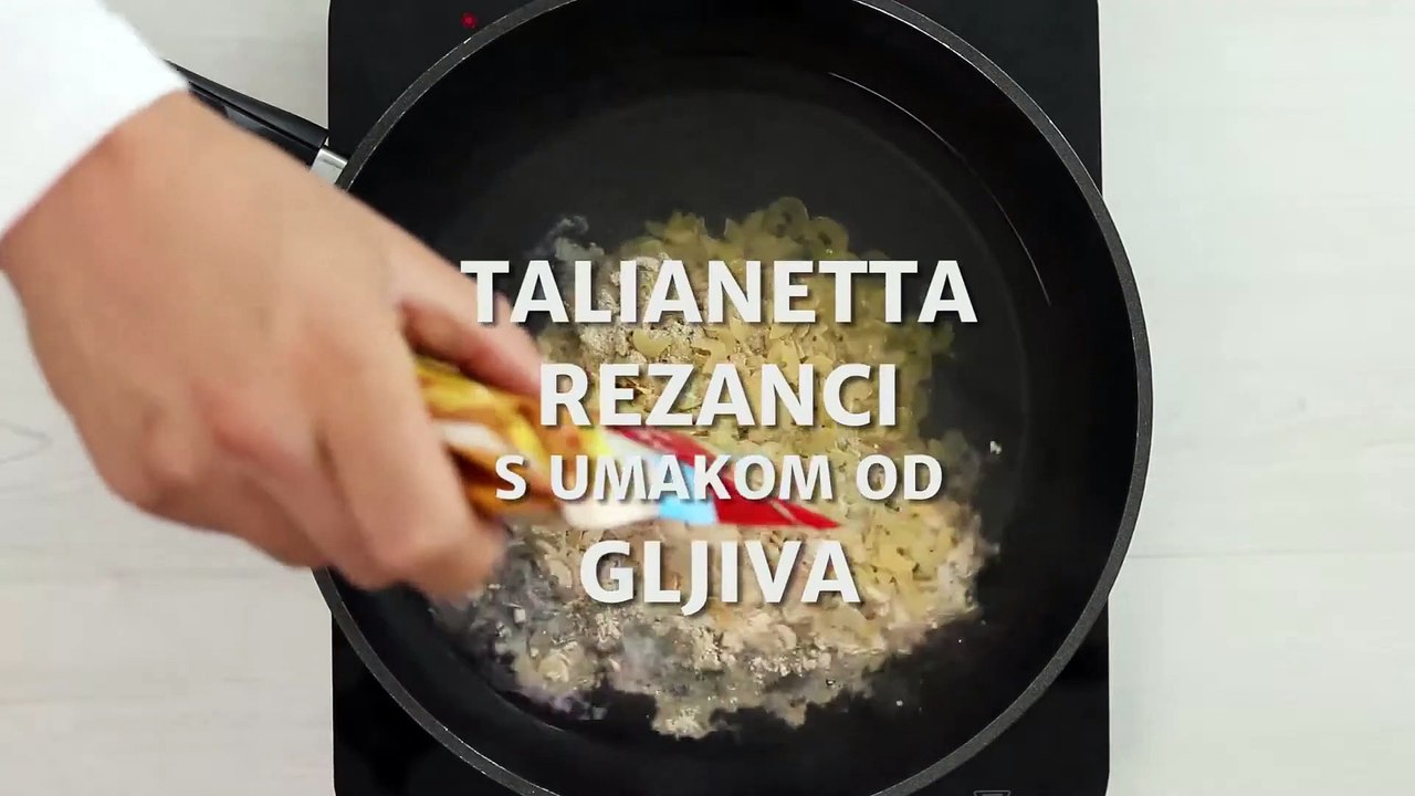 Zapečeni rezanci s umakom od gljiva