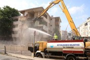 Büyükçekmece'de deprem riski taşıyan hasarlı 5 bina yıkıldı