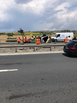 SİLİVRİ TEM OTOYOLU'NDA ZİNCİRLEME KAZA: 4 YARALI