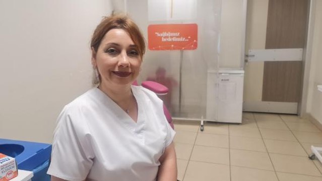 Son dakika haber: BAKAN KOCA'NIN FOTOĞRAFINI PAYLAŞTIĞI SERPİL HEMŞİREDEN HERKESE AŞI DAVETİ