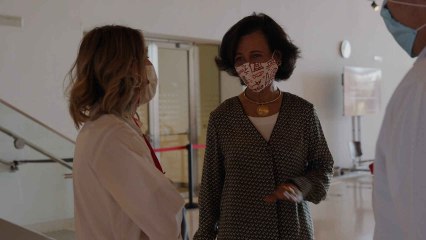 Ana Botín, presidenta del Santander, visita el Centro de Vacunación de la entidad en la Ciudad Financiera.
