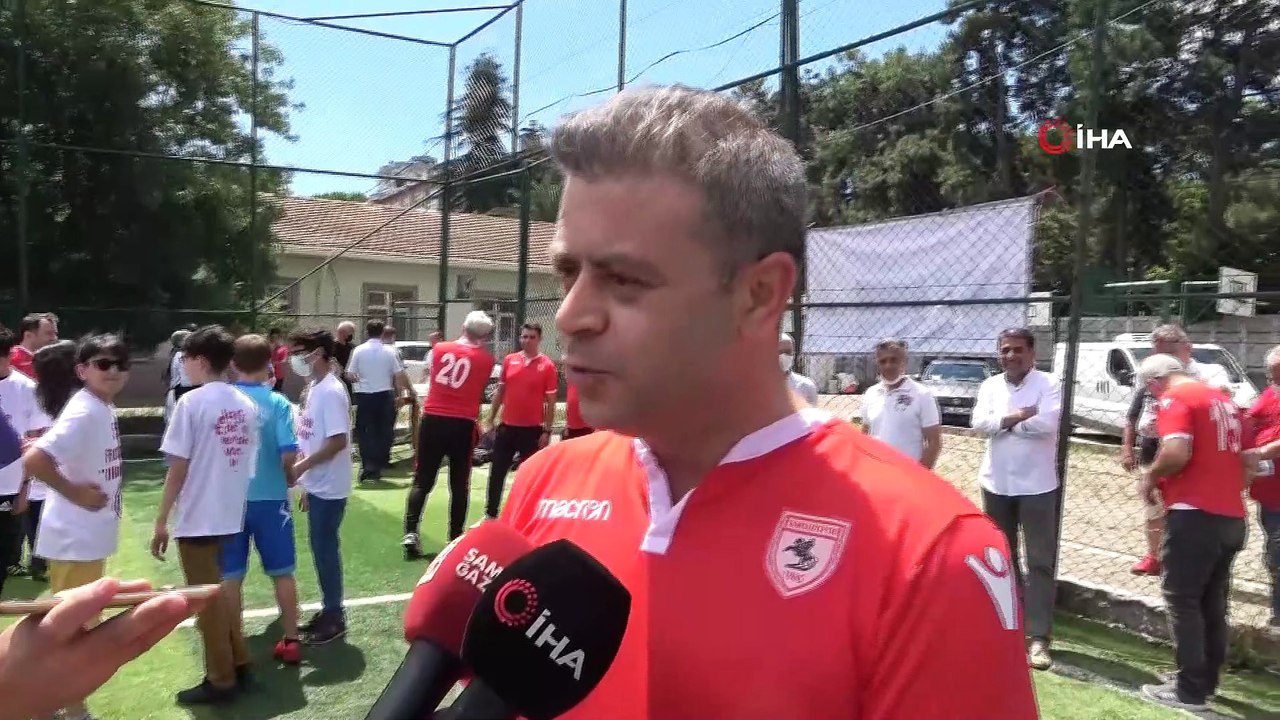 Samsun'da telafi eğitimlerine başladı, açılışta minikler müdürlerle maç yaptı
