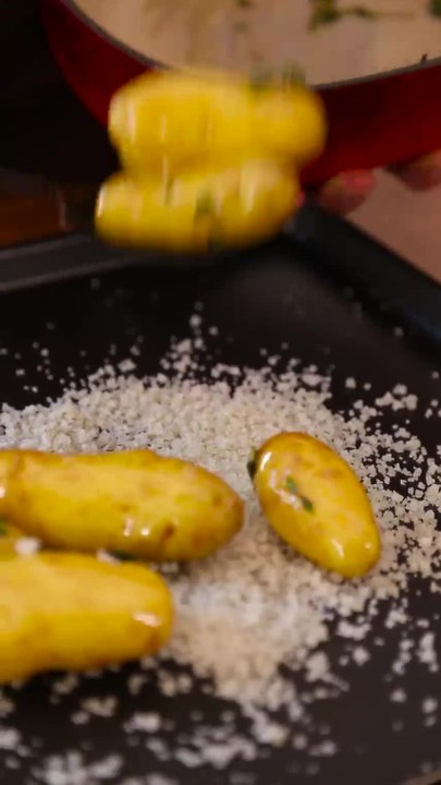 Petites pommes de terre au sel et aux herbes 23167 vertical