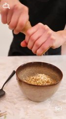 Fondue bourguignonne et sauces d'accompagnement vertical