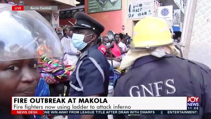Fire Outbreak at Makola: Fire fighters attack inferno from roof top - News Desk on JoyNews (5-7-21)