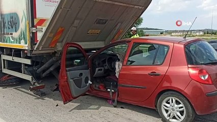 Tıra çarpan sürücü ölümden döndü