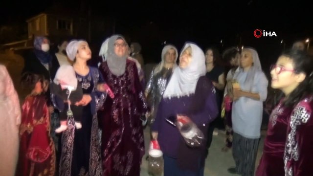 Şarkılar söyleyip kapı kapı dolaşıyorlar... Düğünlerin vazgeçilmesi 'bahşiş' geleneği devam ediyor