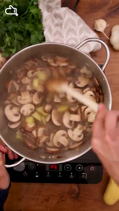 Soupe de champignons vertical