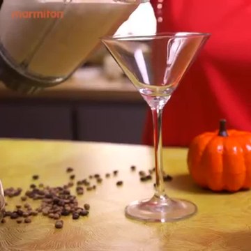 C'est le week-end Connaissez-vous le White Russian, ce cocktail à base de vodka, de liqueur de café et de crème *à consommer avec modéation*La recette par ici bit.ly/2BUuNIA