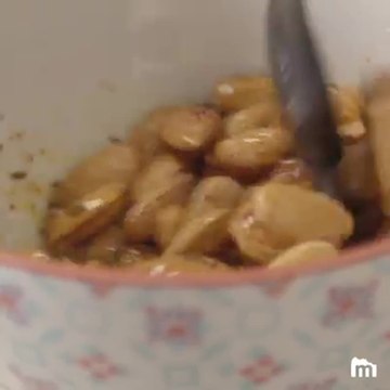Des amandes et quelques épices, parfait à l'apéro pour se faire plaisir sans culpabiliser Qui a envie d’essayer La recette par ici bit.ly/2HtdeDN