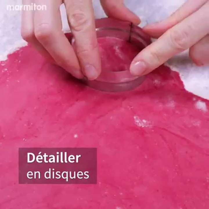 Mieux qu'un bouquet de fleurs... des biscuits fleurs  Qui en veut La recette par ici  https://bit.ly/2TvtDgh