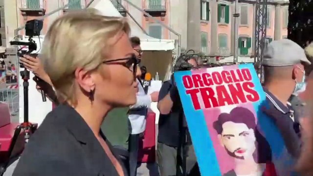 Ddl Zan, Francesca Pascale al Gay Pride a Napoli: La politica non è all'altezza del Paese
