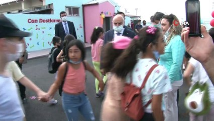Keçiören'de ilkokul öğrencileri üstü açık otobüsle gezi yaptı