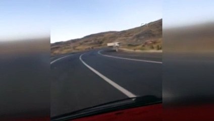 Teröristler Ağrı'da TIR yaktı