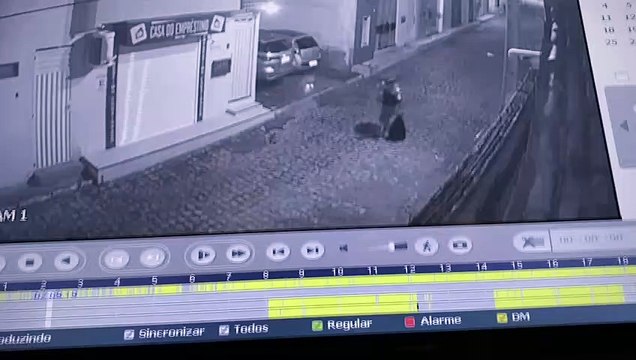 VÍDEO: Homem é preso suspeito de furtar cerca de R$ 25 mil em mercadorias de uma loja em Princesa Isabel