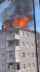 Son dakika... (Ümraniye'de 10 katlı binanın çatısında yangın