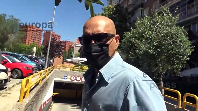 Madre mía, cómo le han dejado. Kiko Matamoros, con el rostro amoratado, acude a revisión de sus últimos retoques estéticos