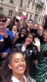 Léna Situations et ses fans à la sortie du défilé Dior. Juillet 2021