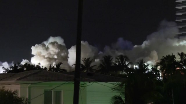 美 플로리다 붕괴 참사 아파트 남은 부분 철거...구조 재개 / YTN