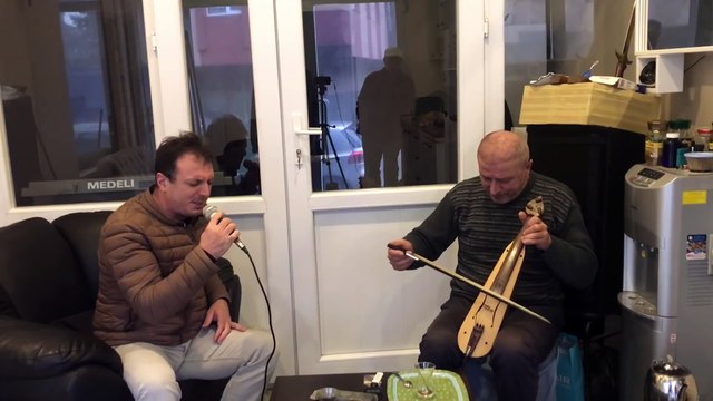 Onay Şahin & Yahya Birinci Bir Kız Var Nişan Eden